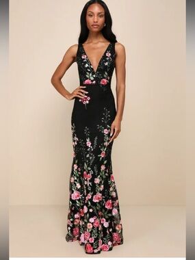 NWT Lulus Soiree Blossom Black Floral Embroidered Mermaid Maxi Dress L